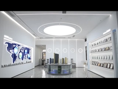 Des cartouches de filtre à poussière haute performance exposées dans le showroom de l'usine Farrleey Filtration